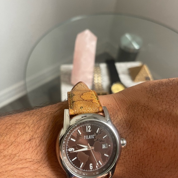 Watch - Picture 2 of 4